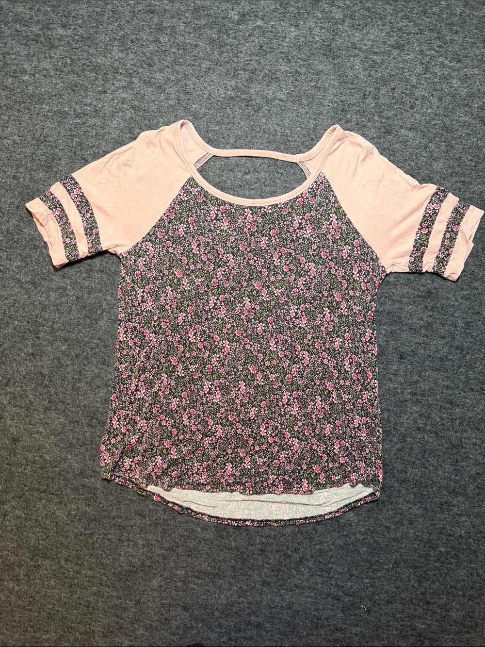 Maurices Women's M Pink Floral Short Sleeve Blouse with Cutout Back